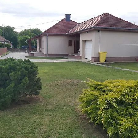 בית נופש In - Balaton 18168 *